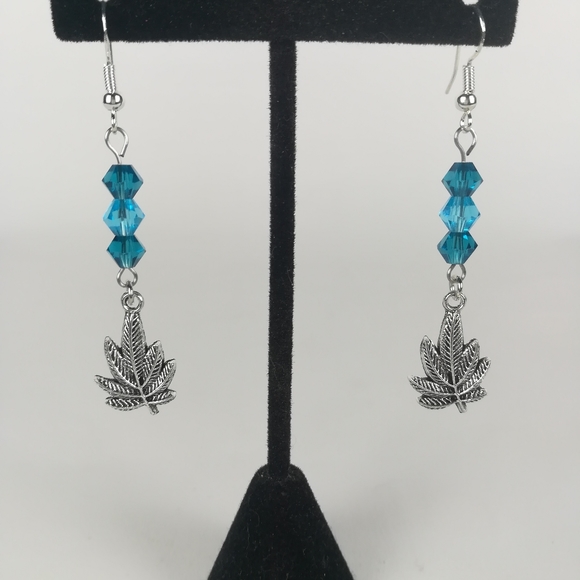 Cannabis leaf dangle earrings two tone blue faceted glass beads counter culture - Picture 2 of 3